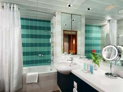 Hilton Baynunah Hotel Abu Dhabi Exterior photo