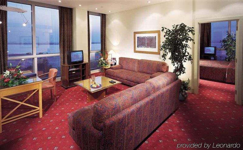 Hilton Baynunah Hotel Abu Dhabi Room photo